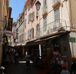 Shopping: Rue Menadier